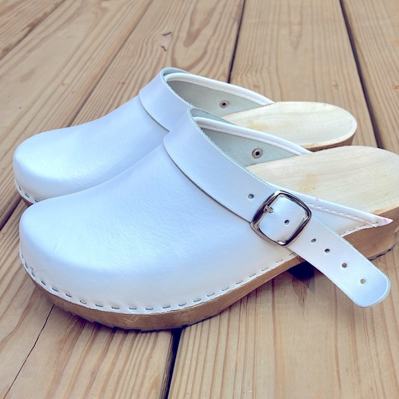 MIA White Leather Clogs - Picture 5 of 11